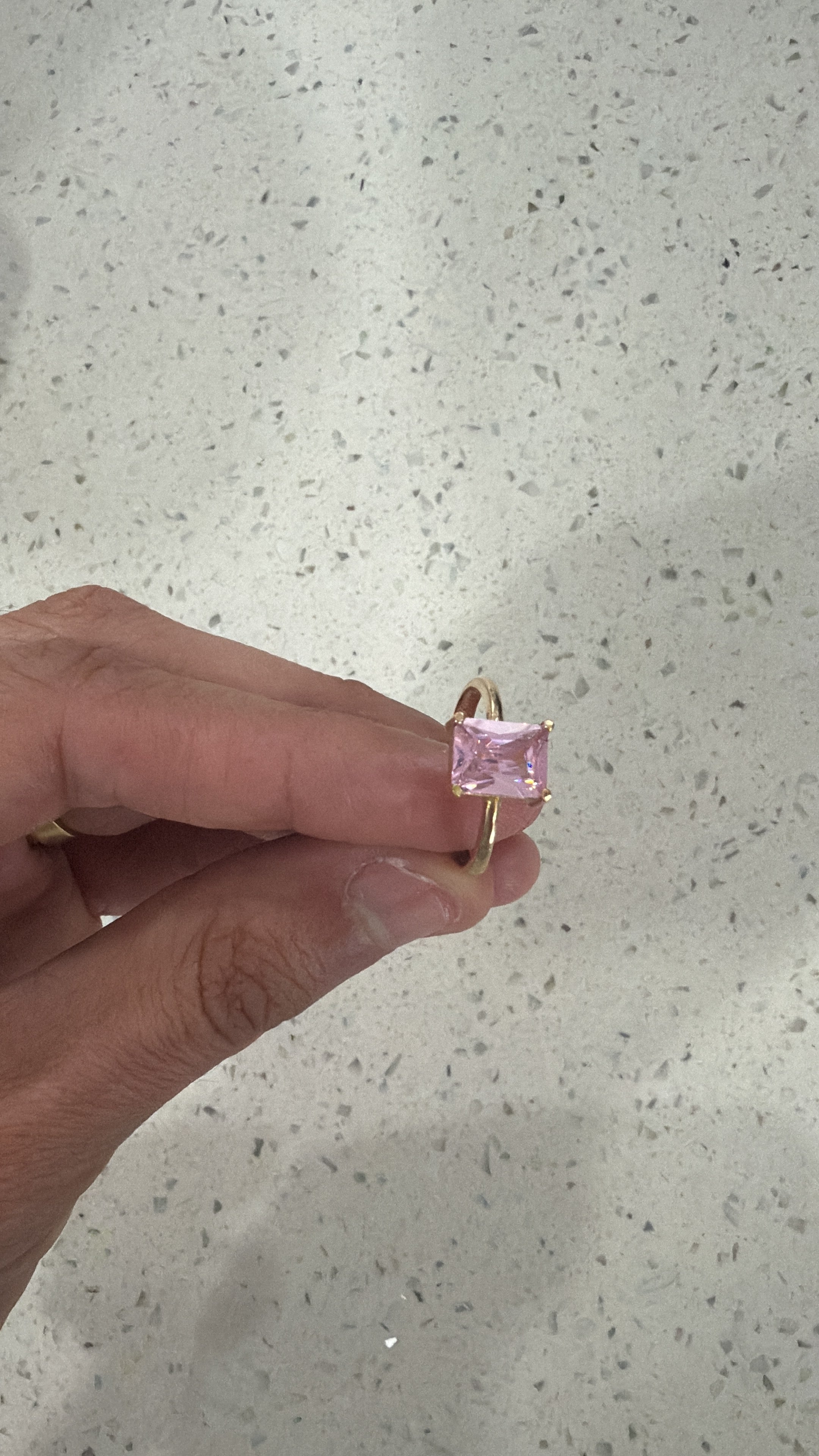 Anillo Oro 10K con Piedra Rosa Grande 💍 Elegante y Moderno